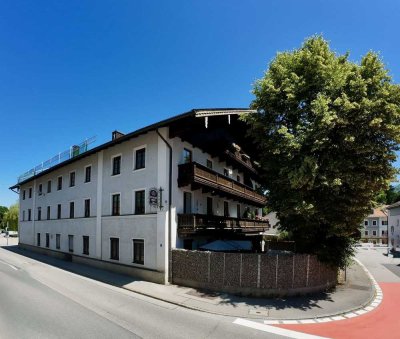 Stilvolle 3-Zimmer-Wohnung in Traunstein – modernisiert, bezugsbereit mit Stellplatz