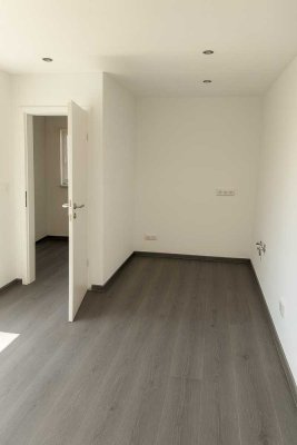 Erstbezug nach Sanierung mit Balkon: Schmuckstück 2-Zimmer-Wohnung in Mindelheim
