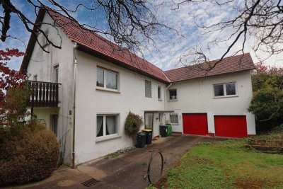 Viel Platz für Ideen und Familie!  Großzügiges Wohnhaus mit zwei Wohnungen und zweitem Bauplatz.