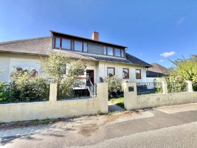 Gepflegtes Einfamilienhaus mit einem großen Garten - ca. 844m² Grund - 5 Zimmer - ca. 200m² NFL - Einbauküche - Garage - Pool - Keller