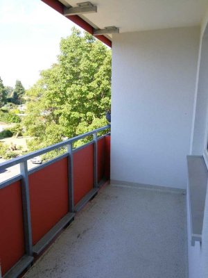 *Gut geschnittene 2,5-Zimmerwohnung mit Balkon*