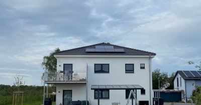 4-Zi-Wohnung im OG eines KfW40Plus-Effizienz-Neubaus mit Bad, WC, EBK, Balkon, Spitzboden und Keller