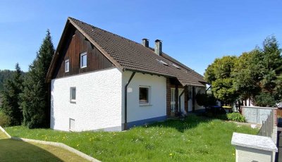 facettenreiches großzügiges 3 Familien-Haus mit Fernsicht und ruhiger Hanglage …