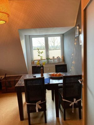 *auf Zeit v. 1.6 - 30.9.25 helle, möbiierte  2-Zimmer-DG-Wohnung mit Balkon und EBK in Fulda