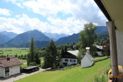 Exkl., neuwertige 2-Zimmer-Whg. mit Weitblick, geh. Ausstattung mit Balkon und Sauna in Oberstdorf