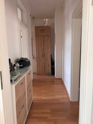 Charmante 3 Zimmer ­Altbauwohnung mit Balkon in direkten Nähe des Fürther Stadtpark zu vermieten