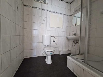 Attraktive Wohnung im Erdgeschoss mit Duschbad – sofort bezugsfrei !