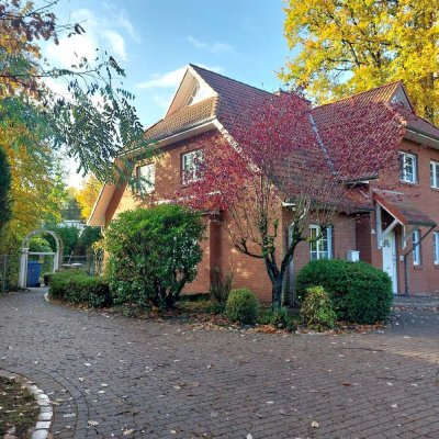 Charmante Doppelhaushälfte mit sonnigem Garten und Doppelcarport