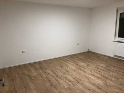City Zentrallage:  neu sanierte 2-Zimmer-Wohnung mit EBK