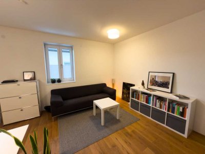 Wir suchen eine verlässliche Person, die Teil unseres Familienalltags wird – und dafür günstig wohnt