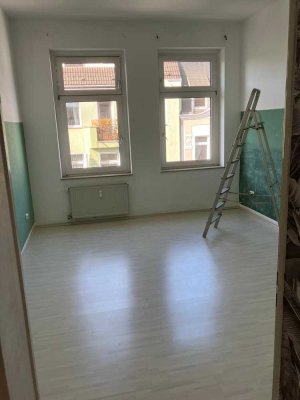 Altbaucharme in Neudorf, lichtdurchflutete Wohnung mit Balkon