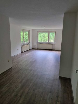 Großzügige Doppelhaushälfte in ruhiger Waldlage