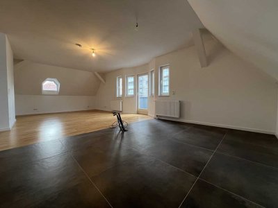 Stilvolle 6-Zimmer-Maisonette in Viernheim mit Balkon