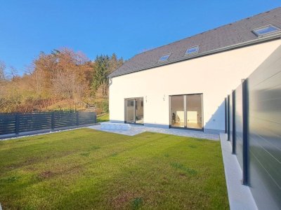 NEUBAU! Letzte hochwertige Doppelhaushälfte mit Option auf zwei Tiefgaragenplätze und großen KELLER !