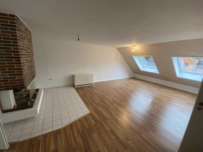 Charmante 2-Zimmer-Dachgeschosswohnung direkt im Zentrum von Gefrees inkl.Einbauküche und Stellplatz