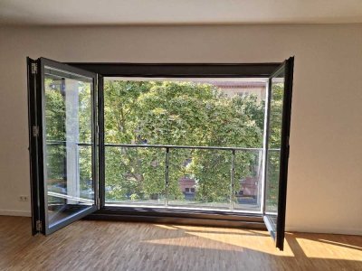 Moderne , lichtdurchflutete Traumwohnung im Regierungsviertel