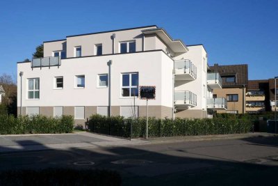 Neuwertige 3- Zimmer- Wohnung mit Terrasse