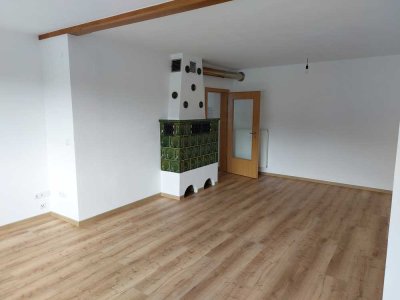 Helle innenstadtnahe Erdgeschoßwohnung mit Balkon in Parsberg