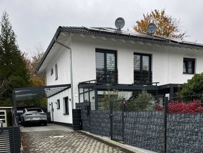 Provisionsfrei - Moderne Doppelhaushälfte aus 2021 mit Luftwärmepumpe und PV-Anlage (KfW40)