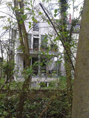 Helle, großzügige 3,5 Zimmer Wohnung in ruhiger, zentraler Lage