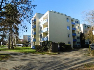 Geräumige 2-R-Wohnung im EG mit Balkon, ideal fürs Alter!