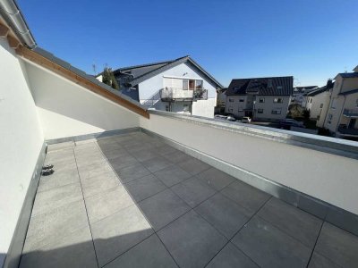 Neubau! Provisionsfrei! Lichtdurchflutete 3-Zimmer-Dachgeschosswohnung mit geräumiger Dachterrasse