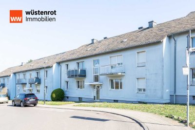Frisch renovierte 2 ZKDB mit zwei Balkonen, Garten, PKW-Stellplatz. Parkettböden wurden saniert.