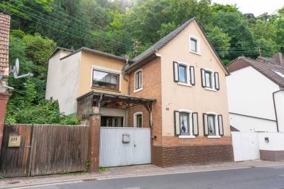 Charmantes Einfamilienhaus mit Burgblick! Renovierungsbedürftig!