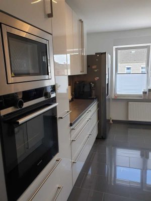 Modernisierte 3-Raum-Wohnung mit Balkon und Einbauküche in Marl