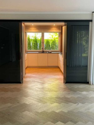 Geschmackvolle, neuwertige 5-Raum-EG-Wohnung mit lux. Innenausstattung mit EBK