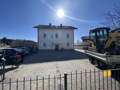 Mehrfamilienhaus mit 5 Wohneinheiten und 8 Außenstellplätzen auf ca. 737 m2 großem Grundstück