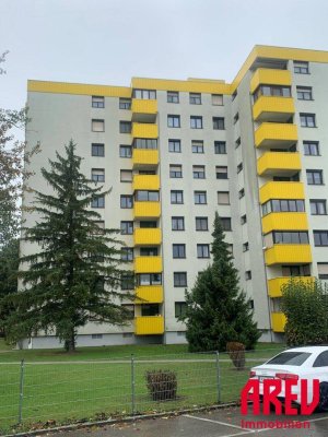 Zentral gelegene 4-Zimmer-Familienwohnung mit Balkon und Einzelgarage