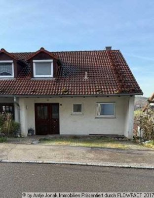 Großzügige 2,5 Zimmer-Wohnung mit Balkon und Stellplatz in sonniger Lage von Oberboihingen