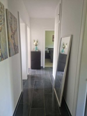 Schönes Wohnen in grüner Umgebung: sanierte 4-Zimmer-Wohnung im 2. OG zu vermieten!