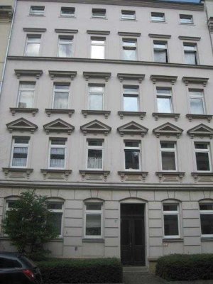 Wo das Leben so spielt - günstig geschnittene 2-Zi.-Wohnung mit Einbauküche