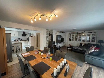 Modernisierte 4-Zimmer-Maisonette-Wohnung mit Holzofen & Einbauküche