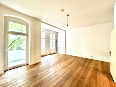 Großzügige 1-Zimmer-Altbauwohnung mit Balkon und Einbauküche direkt am Görlitzer Park