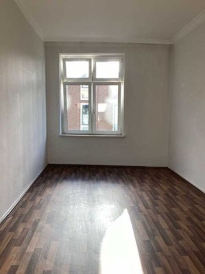 Nähe Gerricusplatz: 3-Zimmer Altbauwohnung