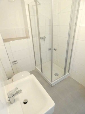 ** Modernisierte 2-Zi-Altbauwohnung mit Dusche in zentraler Lage von Essen-Holsterhausen **