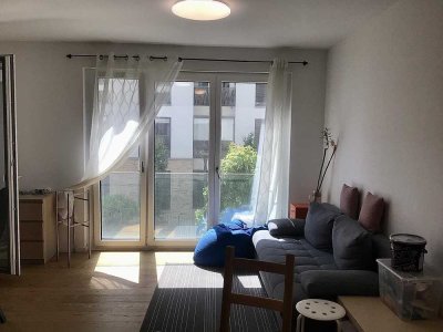 Stilvoll wohnen: Vollmöblierte 2-Zimmer-Wohnung mit Balkon & TG-Stellplatz in Toplage