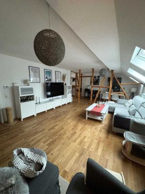 Helle 3,5-Zimmer-Dachgeschosswohnung mit Balkon und offener Küche in Elberfeld, Wuppertal