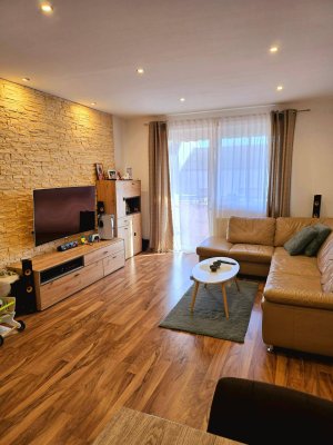 Modernisierte Wohnung mit drei Zimmern sowie Balkon und Einbauküche in Neudörfl