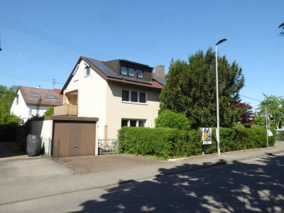2-Familienhaus (8 Zimmer) mit PV-Anlage, Klimaanlage, 3 Einzelgaragen, großer Garten