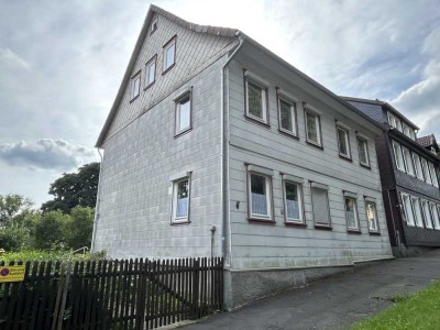 Sanierungsbedürftiges freistehendes Ein- bis Zweifamilienhaus in Zellerfeld