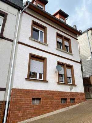 Dreifamilienhaus mit solider Rendite in zentraler Lage von Pirmasens