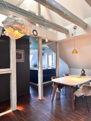 Charme trifft Design: Stilvolle Dachgeschosswohnung in Toplage Stuttgart-Bopser