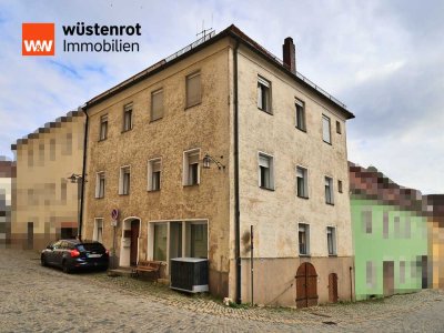 Mehrfamilienhaus / Eckhaus mit Renovierungsbedarf in der Altstadt von Sulzbach-Rosenberg