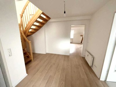 GROSSE 3 ZIMMER MAISONETTEWOHNUNG MIT EINBAUKÜCHE IM ZENTRUM VON MAGDEBURG