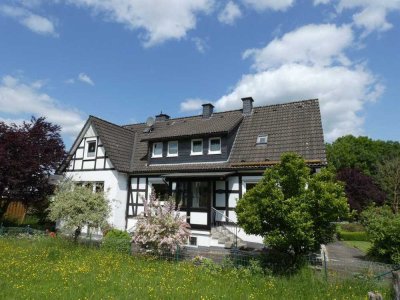 / Modernisiert mit Fachwerkcharme in Dorfrandlage!