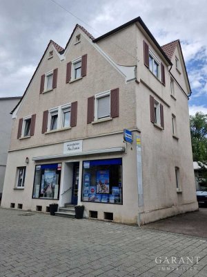 Zentral gelegenes Wohn- und Geschäftshaus mit Stellplätzen!
